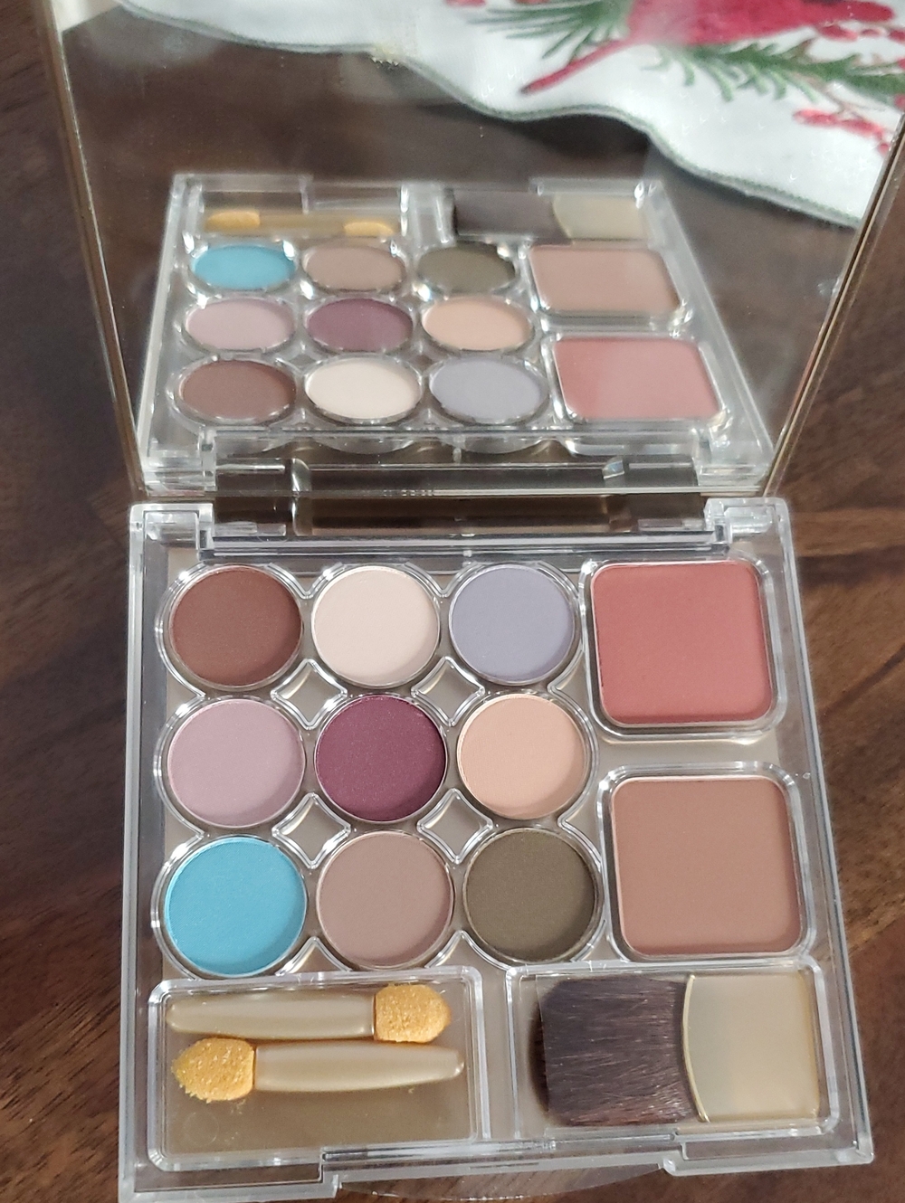 Estee Lauder Eyeshadow & Blush Palette in Pink, Blue, Mauve, Brown